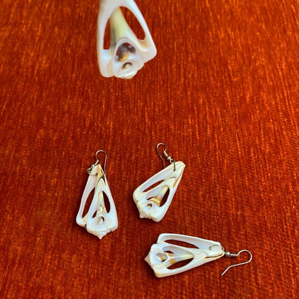 Handmade Real  African Sea Shells Vintage Earrings - Picture 2 of 5